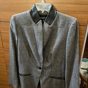 Jones New York cropped brown tweed jacket with faux leather collar, size 10